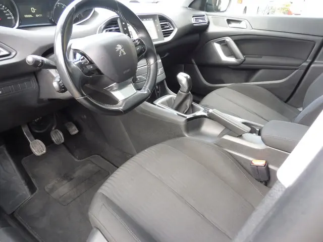 Peugeot 308 SW 1.2 PureTech Blue Lion 2017 Benzine 15