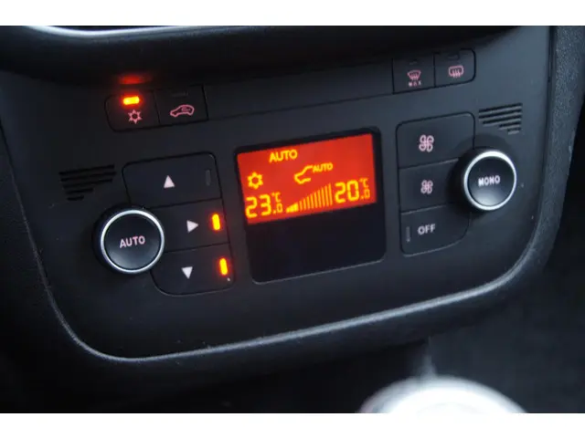 Fiat Punto Evo 1.2 Lounge 2015 Benzine 16