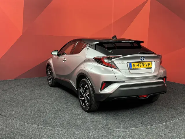 Toyota C-HR 1.8 Hybrid Bi-Tone 2018 Hybride Benzine 6