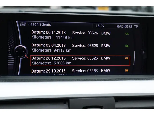 BMW 3 Serie 320i Executive 2013 Benzine 33