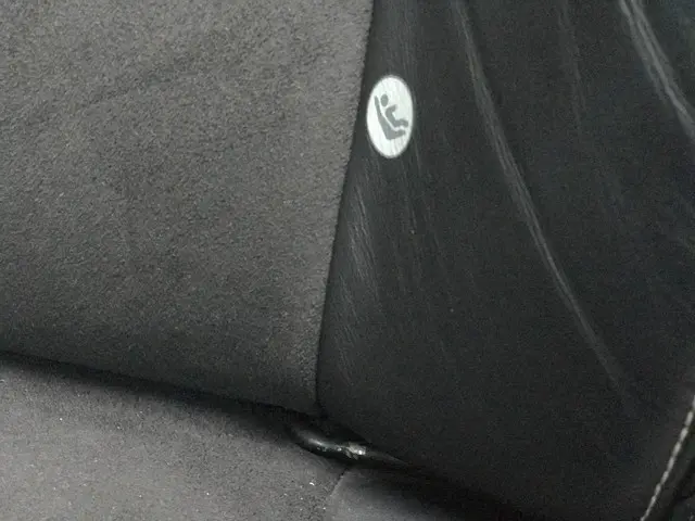 Volvo V40 1.6 T3 R-Design 2013 Benzine 23