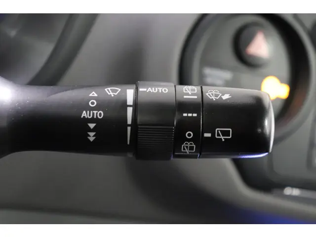 Toyota Yaris 1.5 Hybrid Trend, 2016 Hybride Benzine 25