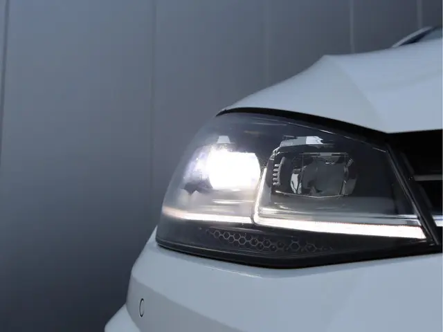 Volkswagen Golf 1.0 TSI Highline R-line 2017 Benzine 8