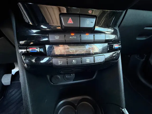 Peugeot 2008 1.2 PureTech Signature | 2019 Benzine 19