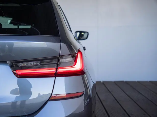 BMW 3 Serie Touring 330e 2021 Hybride Benzine 26
