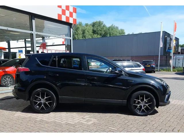 Toyota RAV4 2