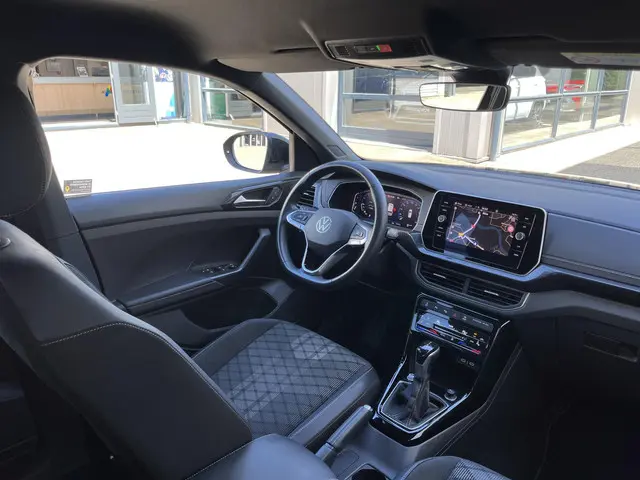 Volkswagen T-Cross 1.0 TSI R-Line Business 2024 Benzine 59