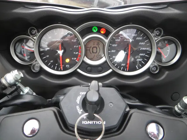 Suzuki GSX R 1300 Hayabusa 2015 Benzine 16