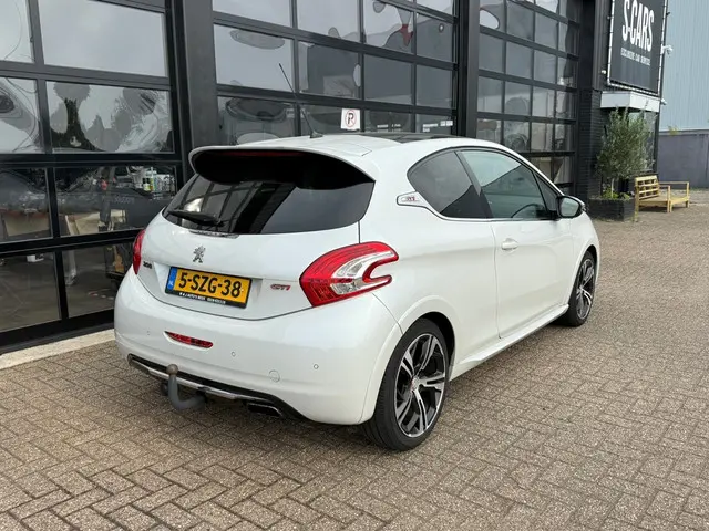 Peugeot 208 1.6 THP GTi 2014 Benzine 7