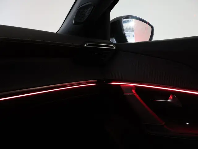 Peugeot e-2008 EV GT PACK 50 kWh 2021 Elektrisch 21