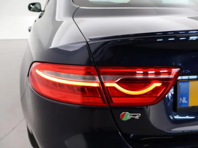 Jaguar XE 2.0T 200 PK AUT. R-SPORT *59.280 KM* 2019 Benzine 24