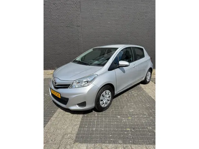 Toyota Yaris 1.0 Vvt-i 5-DRS 2014 Grijs 2014 Benzine