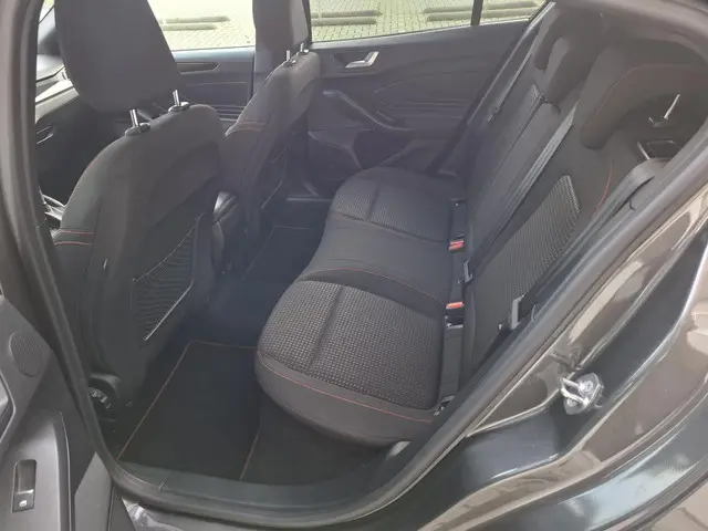 Ford Focus 1.0 EcoBoost Hybrid ST Line X 2023 Benzine 7