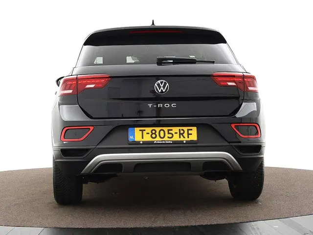 Volkswagen T-Roc 1.5 TSI 150pk DSG Life 2023 Benzine 22