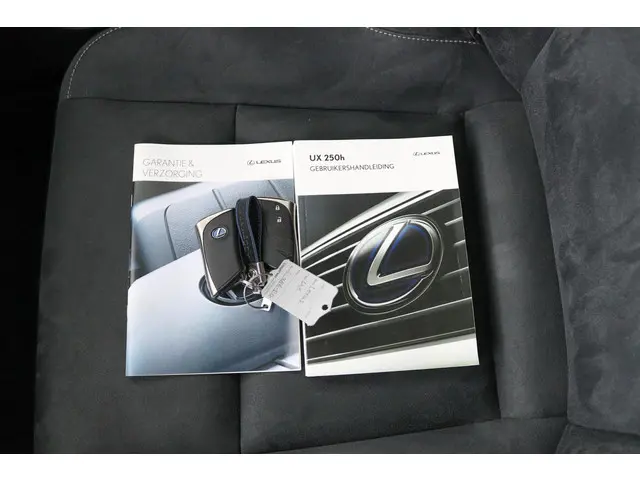 Lexus UX 250h Preference Line 2021 Hybride Benzine 11