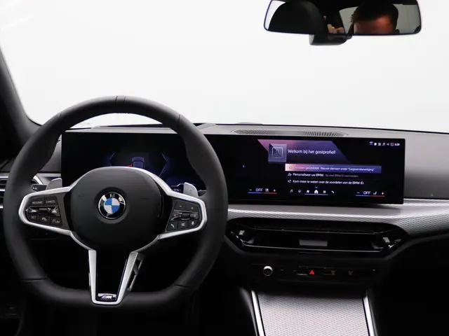BMW 3 Serie 320i Sedan 2025 Benzine 23
