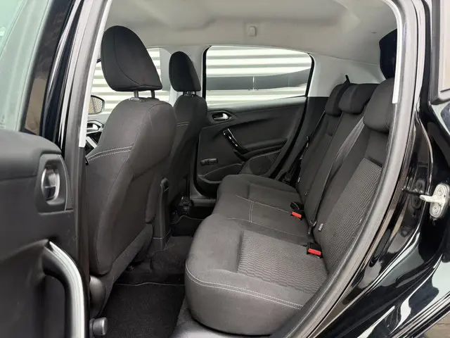 Peugeot 208 1.2 PureTech Blue Lion 2017 Benzine 12