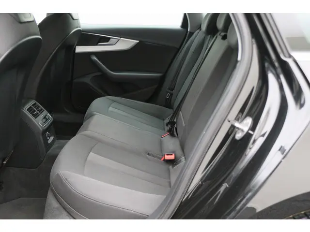 Audi A4 Avant 1.4 TFSI Design Pro Line Plus 2018 Benzine 14