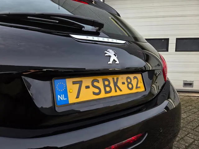 Peugeot 208 1.2 VTi Urban Soul 2013 Benzine 12