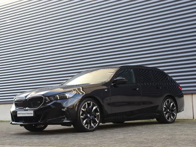 BMW 5 Serie Touring 550e xDrive 2025 Hybride Benzine 42