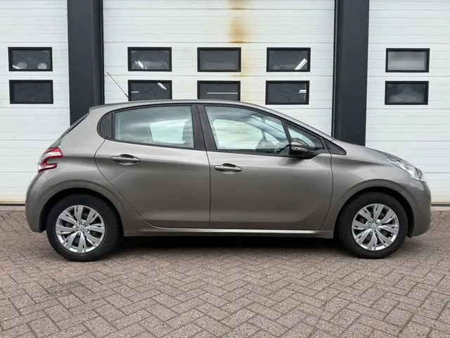 Peugeot 208 1.0 PureTech|Airco|Nieuwe riem 2015 Benzine 6