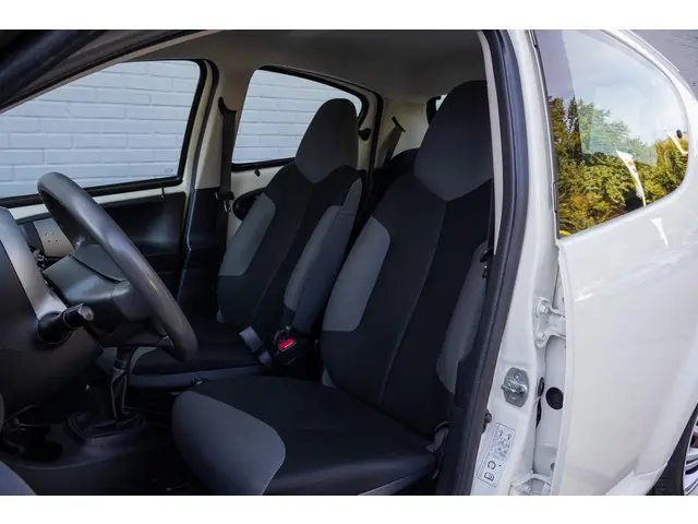 Peugeot 107 1.0 Facelift Airco 2014 Benzine 3