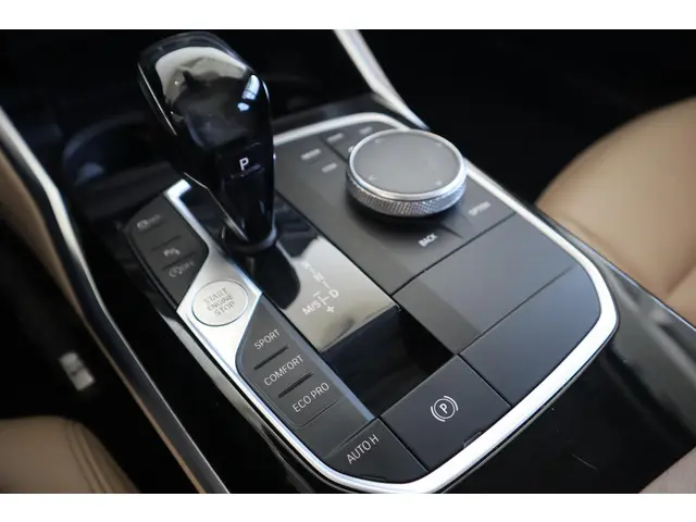 BMW 3 Serie Touring 320i 2020 Benzine 19