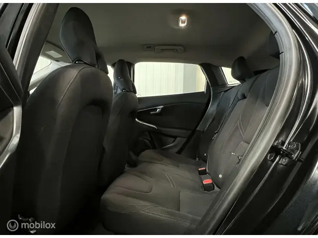 Volvo V40 1.6 D2 Kinetic [ NAP navigatie pdc ] 2013 Diesel 10