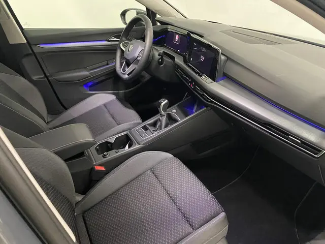 Volkswagen Golf 1.5 eTSI Active 2023 Benzine 31