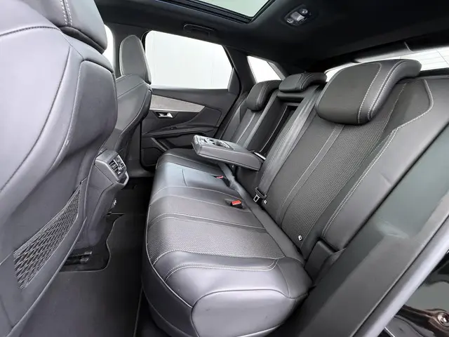 Peugeot 3008 1.6 HYbrid4 300 GT 2022 Hybride Benzine 25