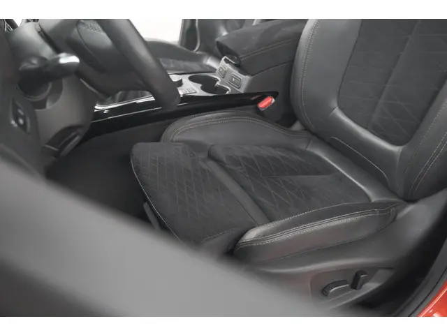 Renault Kadjar TCe 140 Black Edition 2021 Benzine 32