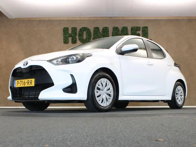 Toyota Yaris 1.5 Hybrid Active 2022 Hybride Benzine 12