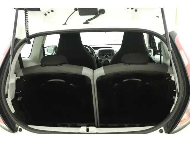 Toyota Aygo 1.0 VVT-i x-play 2014 Benzine 29