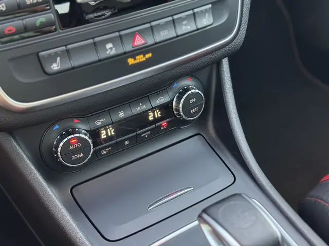 Mercedes-Benz GLA AMG 45 4MATIC 2014 Benzine 17