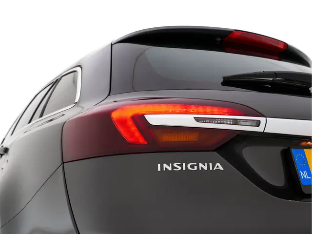 Opel Insignia Sports Tourer 1.6 T Cosmo 2014 Benzine 32