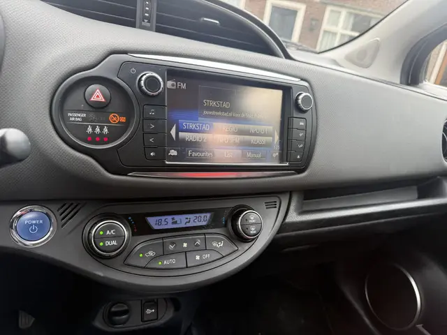 Toyota Yaris 1.5 Hybrid Aspiration 2015 Hybride Benzine 13