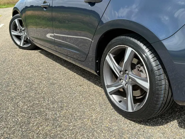 Volvo S60 1.6 T3 Aut R-Design 150pk | Orig NL 2013 Benzine 3