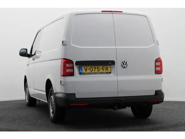 Volkswagen Transporter 2.0 TDI DSG L1H1 2017 Diesel 18