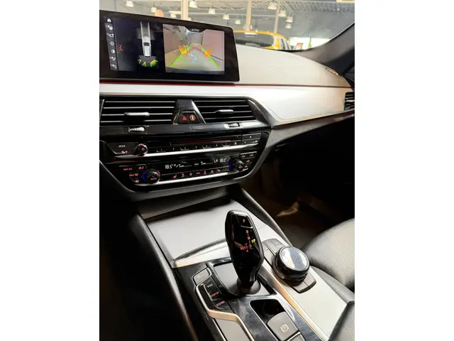 BMW 5 Serie Touring 530i High Executive 2018 Benzine 18