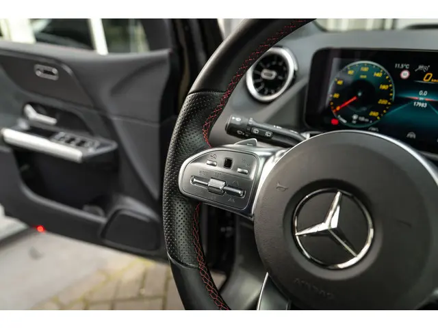 Mercedes-Benz B-Klasse 250 AMG Line 2022 Benzine 21