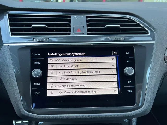 Volkswagen Tiguan 1.5 TSI R-Line Business+ 2023 Benzine 29