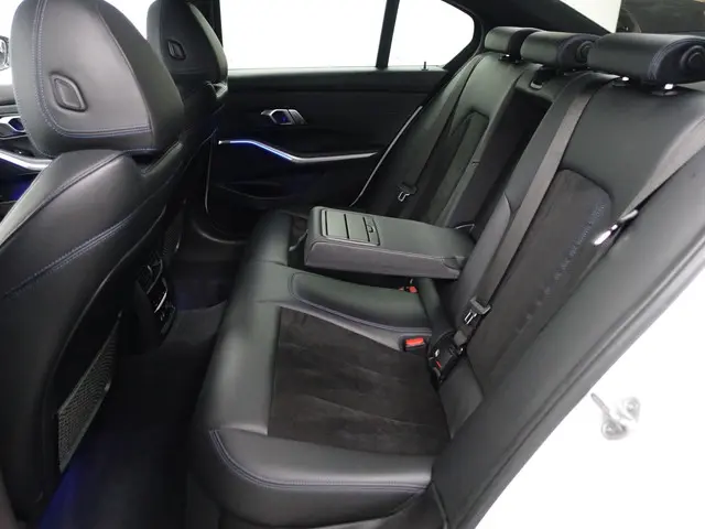 BMW 3 Serie 320i xDrive M Sport Edition- 2019 Benzine 25