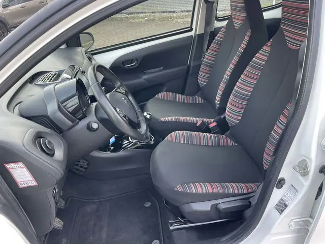 Citroën C1 1.0 VTi Shine / camera / navigatie 2019 Benzine 5