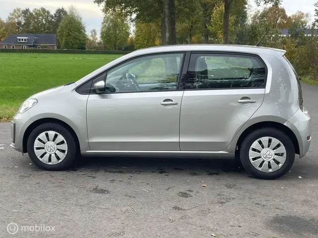 Volkswagen up! 1.0 BMT high up! 2017 Benzine 5