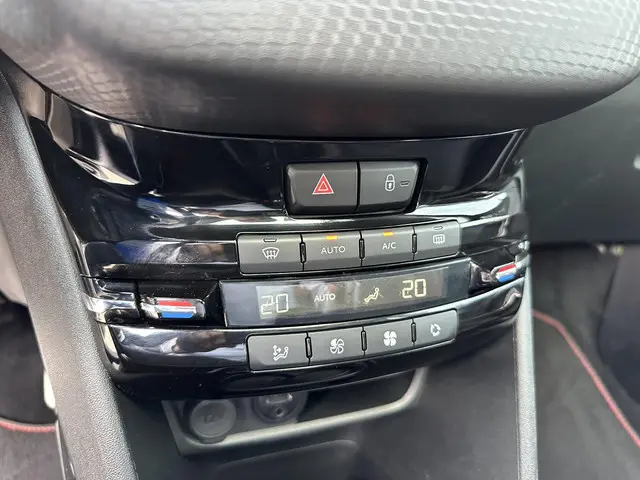 Peugeot 2008 1.2 PureTech GT-line 2018 Benzine 29