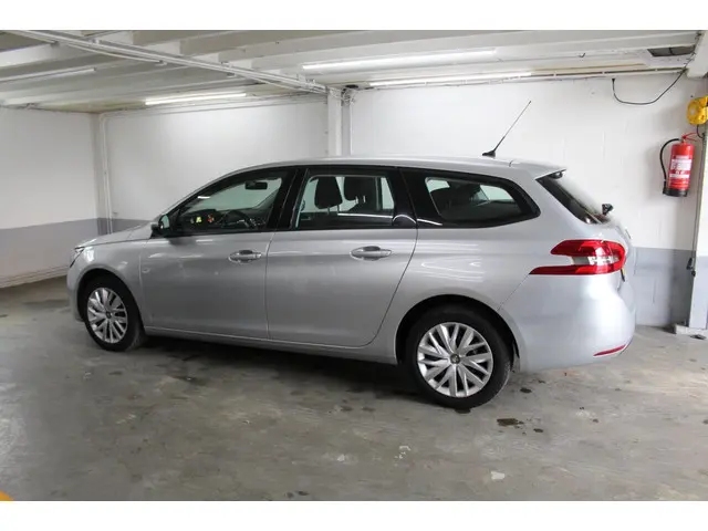 Peugeot 308 SW 1.2 e-THP Blue Lease 2014 Benzine 13