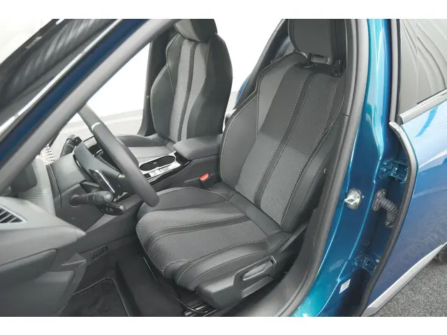 Peugeot 2008 Hybrid 145 e-DCS6 GT 2025 Hybride Benzine 27