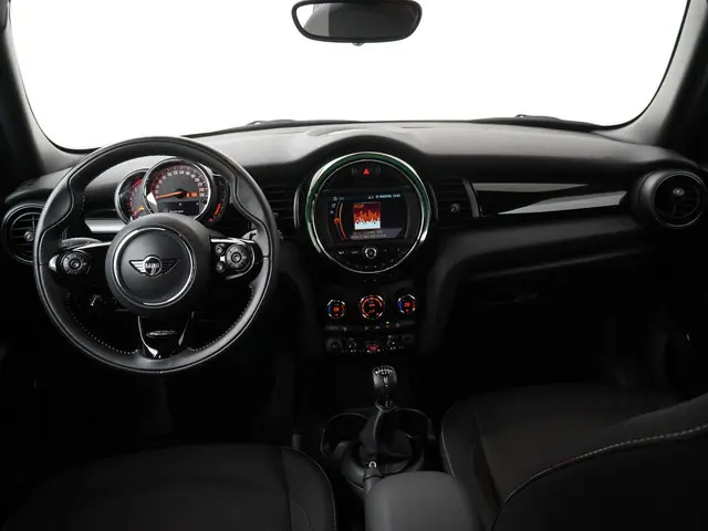 MINI 5-Deurs Cooper 2019 Benzine 5