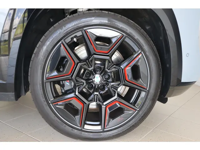 BMW XM Label Red 2024 Hybride Benzine 6