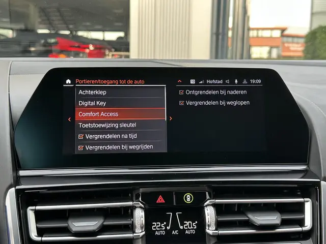 BMW 8 Serie 840i xDrive High Executive 2021 Benzine 77